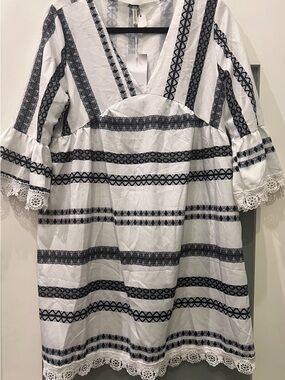 BRAND NEW Black and White Striped V-Neck Tunic Dress Size L